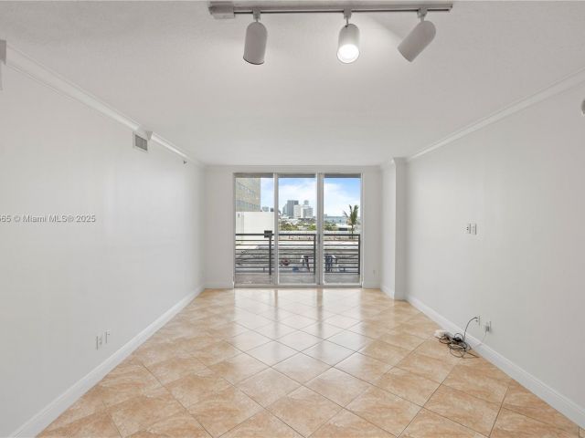 Apartment for rent  Unit #1214 - photo 5960289