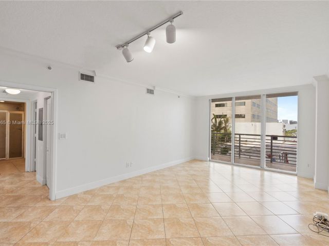 Apartment for rent  Unit #1214 - photo 5960290