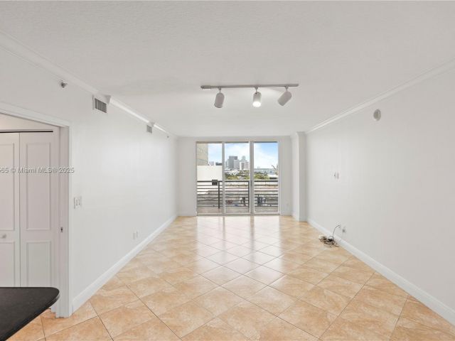 Apartment for rent  Unit #1214 - photo 5960292