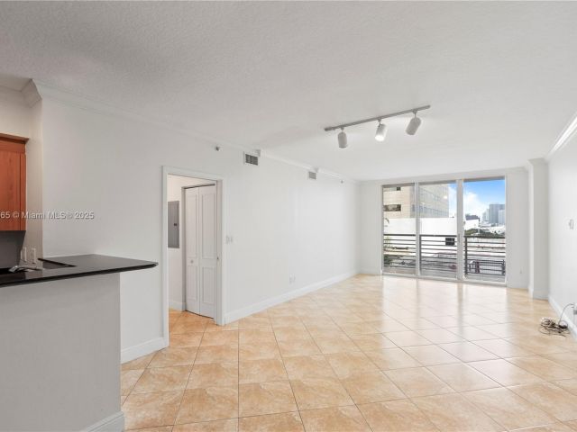 Apartment for rent  Unit #1214 - photo 5960293