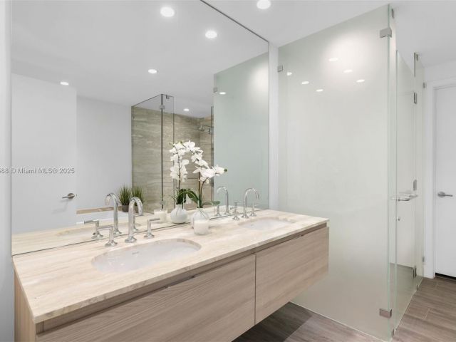 Apartment for rent  Unit #1002 - photo 7491268