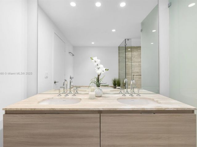 Apartment for rent  Unit #1002 - photo 7491269