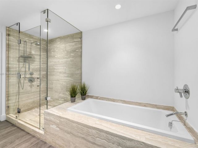 Apartment for rent  Unit #1002 - photo 7491270