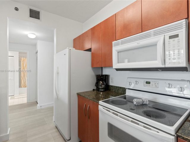 Apartment for sale  Unit #PH 4218 - photo 5914063