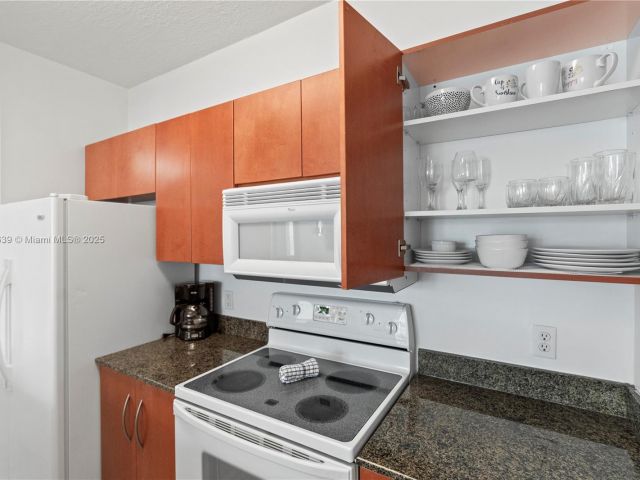 Apartment for sale  Unit #PH 4218 - photo 5914064
