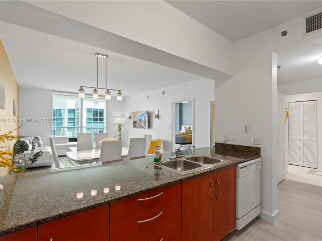 Apartment for sale  Unit #PH 4218 - photo 5914065