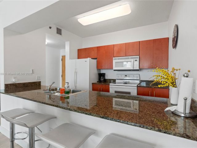 Apartment for sale  Unit #PH 4218 - photo 5914067