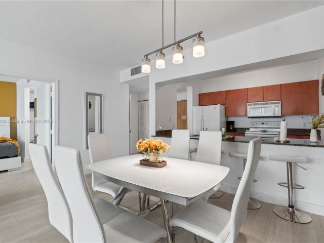 Apartment for sale  Unit #PH 4218 - photo 5914068