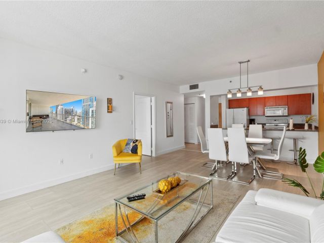 Apartment for sale  Unit #PH 4218 - photo 5914070