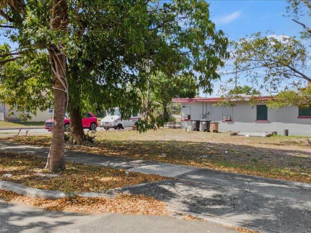 Home for sale at 1504 N Sapodilla Avenue - photo 5865622