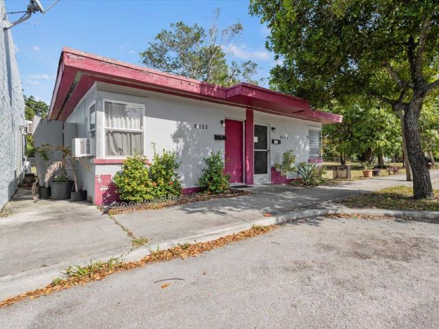 Home for sale at 1504 N Sapodilla Avenue - photo 5865625