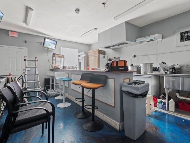 Home for sale at 1504 N Sapodilla Avenue - photo 5865627