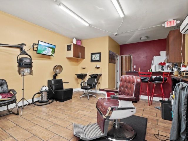 Home for sale at 1504 N Sapodilla Avenue - photo 5865629