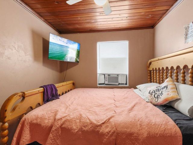 Home for sale at 1504 N Sapodilla Avenue - photo 5865632