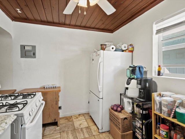 Home for sale at 1504 N Sapodilla Avenue - photo 5865633