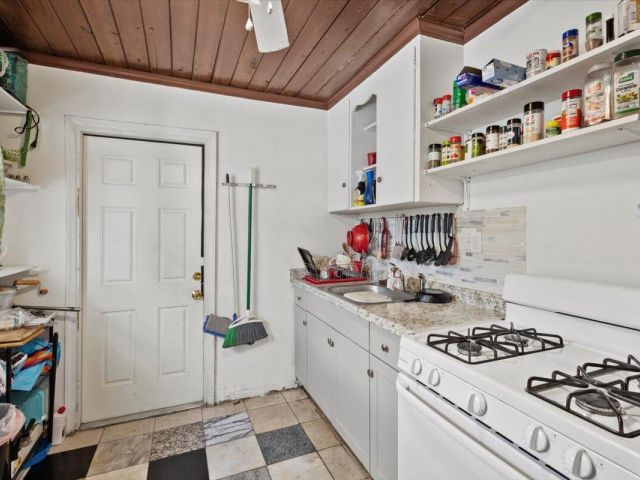 Home for sale at 1504 N Sapodilla Avenue - photo 5865635