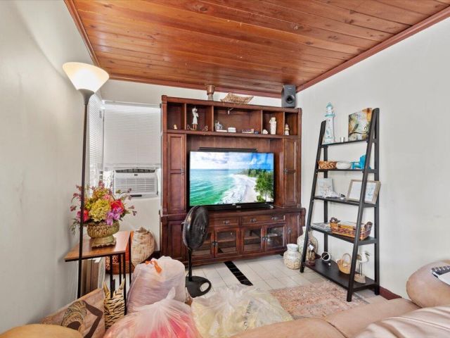 Home for sale at 1504 N Sapodilla Avenue - photo 5865636