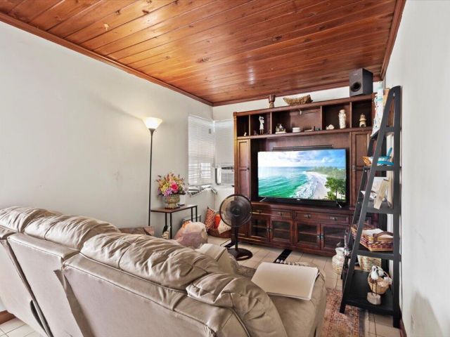 Home for sale at 1504 N Sapodilla Avenue - photo 5865637