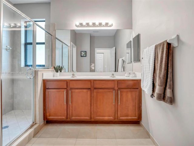 Home for sale at 11253 NW 88th Ter - photo 5861017