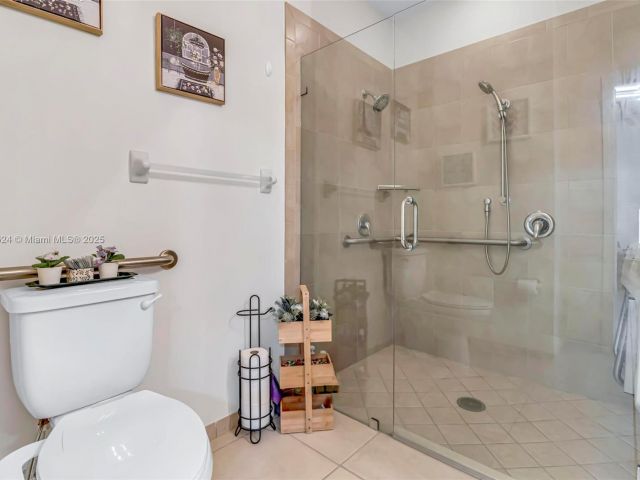 Home for sale at 11253 NW 88th Ter - photo 5861021