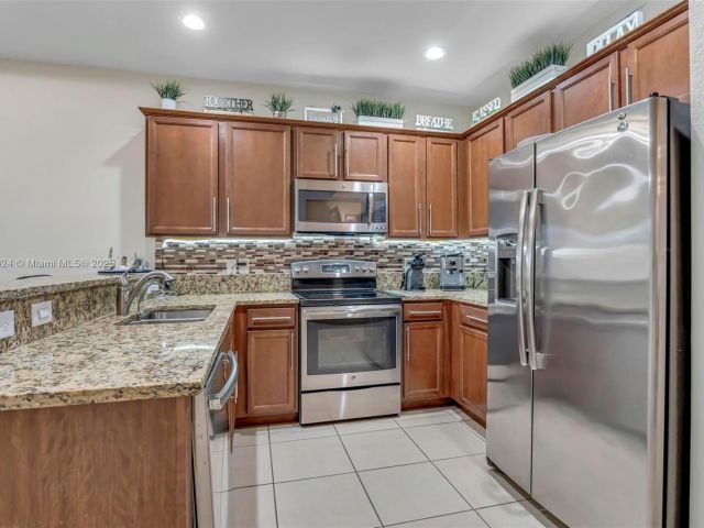 Home for sale at 11253 NW 88th Ter - photo 5861027