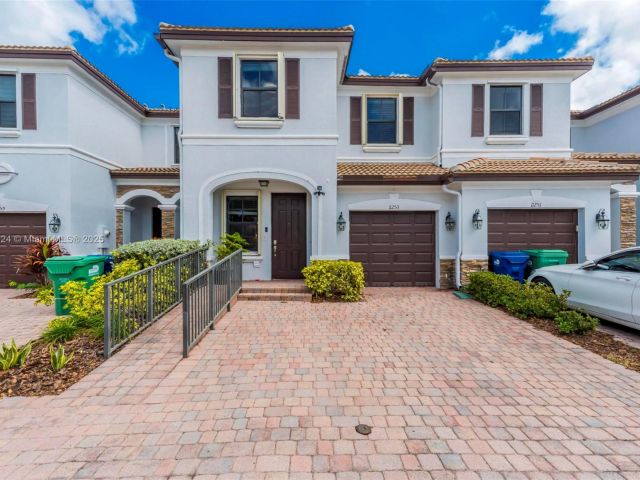 Home for sale at 11253 NW 88th Ter - photo 5861035