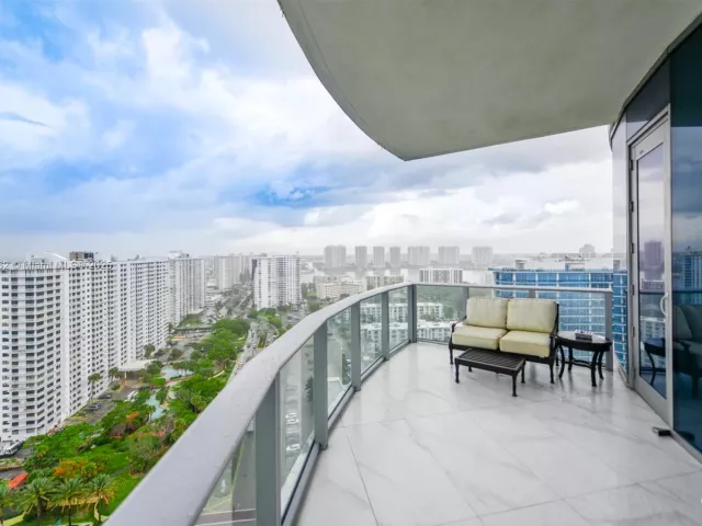 Apartment for sale  Unit #1703 - photo 6456499