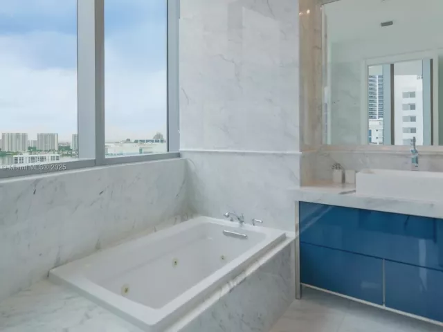 Apartment for sale  Unit #1703 - photo 6456485