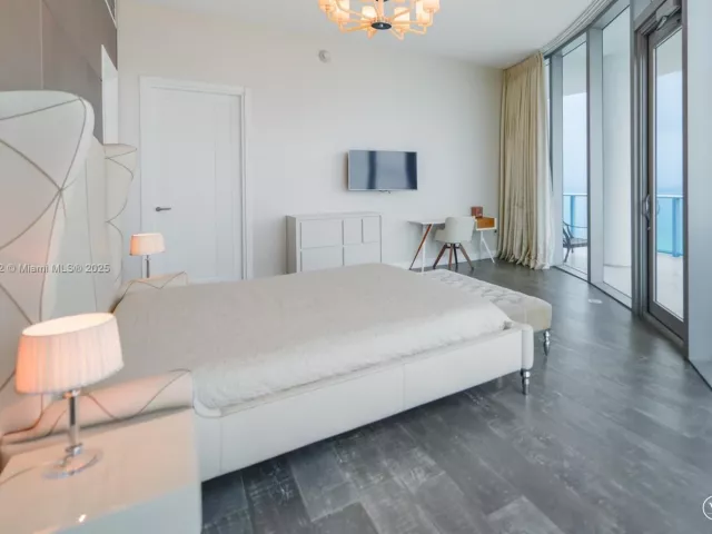 Apartment for sale  Unit #1703 - photo 6456487