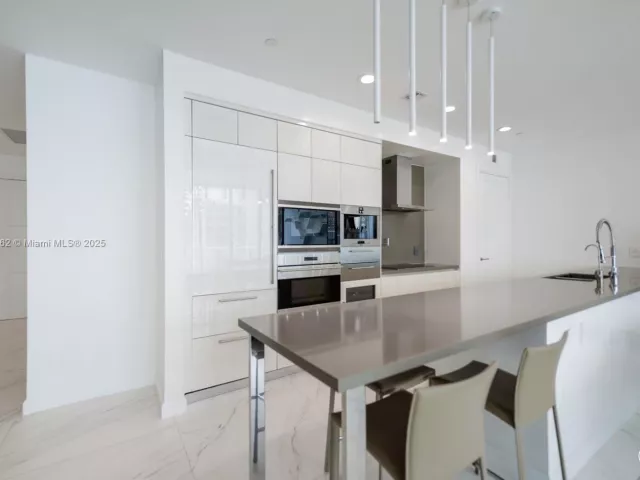 Apartment for sale  Unit #1703 - photo 6456490