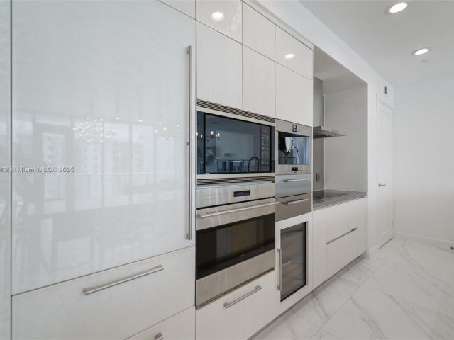 Apartment for sale  Unit #1703 - photo 6456489