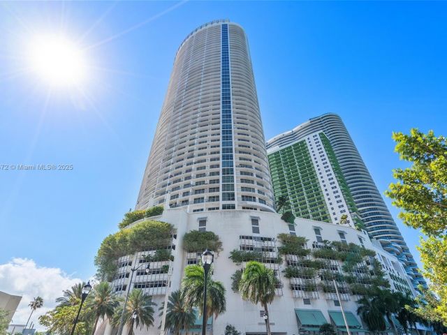 1-bedroom condo for sale in Miami - 1750 N Bayshore Dr 3106 - MondialRealty