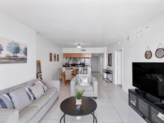 1-bedroom condo for sale in Miami - 1750 N Bayshore Dr 3106 - MondialRealty