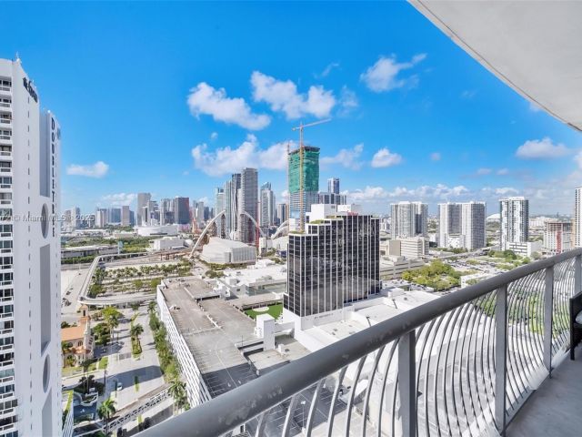 1-bedroom condo for sale in Miami - 1750 N Bayshore Dr 3106 - MondialRealty