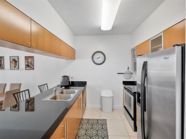 1-bedroom condo for sale in Miami - 1750 N Bayshore Dr 3106 - MondialRealty