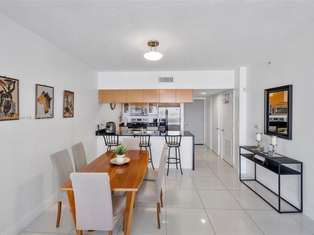 1-bedroom condo for sale in Miami - 1750 N Bayshore Dr 3106 - MondialRealty