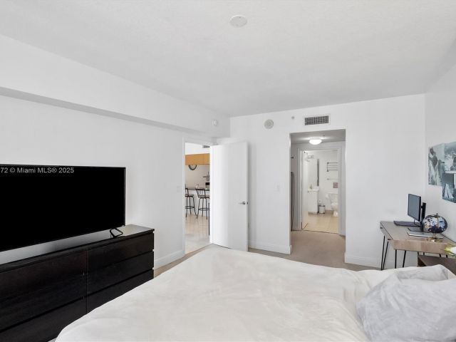 1-bedroom condo for sale in Miami - 1750 N Bayshore Dr 3106 - MondialRealty