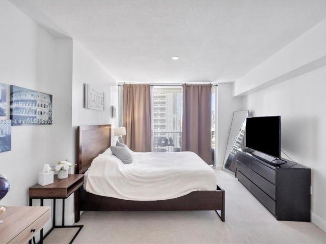 1-bedroom condo for sale in Miami - 1750 N Bayshore Dr 3106 - MondialRealty