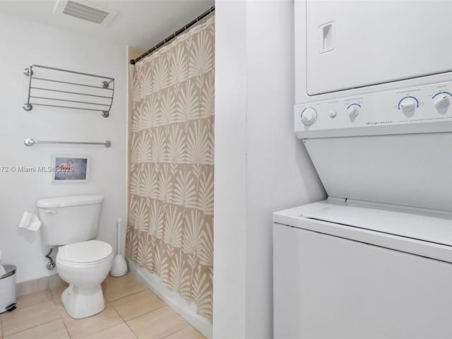 1-bedroom condo for sale in Miami - 1750 N Bayshore Dr 3106 - MondialRealty