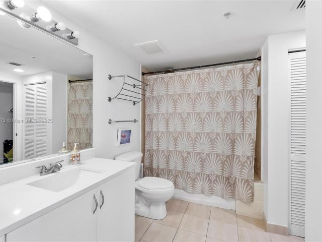 1-bedroom condo for sale in Miami - 1750 N Bayshore Dr 3106 - MondialRealty