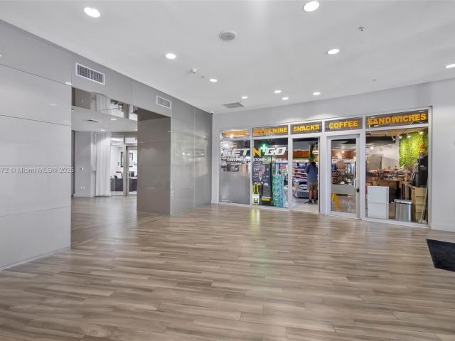 1-bedroom condo for sale in Miami - 1750 N Bayshore Dr 3106 - MondialRealty