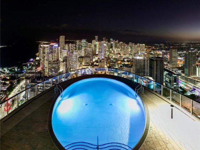 Apartment for sale  Unit #PH 5500 - photo 5931391