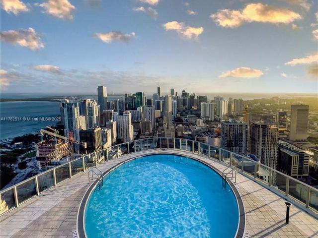 Apartment for sale  Unit #PH 5500 - photo 5931393