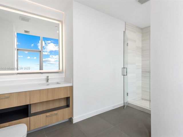 Apartment for sale  Unit #PH 5500 - photo 5931402