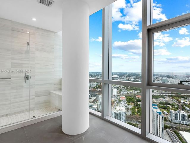 Apartment for sale  Unit #PH 5500 - photo 5931403