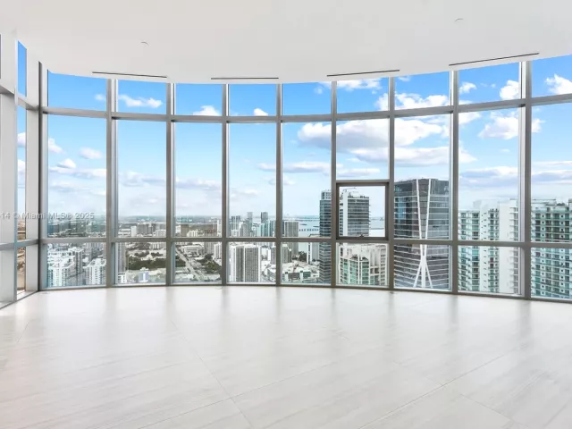 4-bedroom condo for sale in Miami - 851 NE 1st Ave PH 5500 - MondialRealty