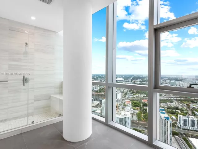 4-bedroom condo for sale in Miami - 851 NE 1st Ave PH 5500 - MondialRealty
