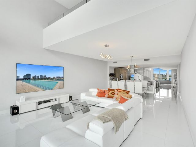 Apartment for sale  Unit #2005 - photo 5873972