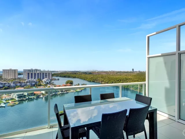 4-bedroom condo for sale in Sunny Isles Beach - 400 Sunny Isles Boulevard 2005 - MondialRealty