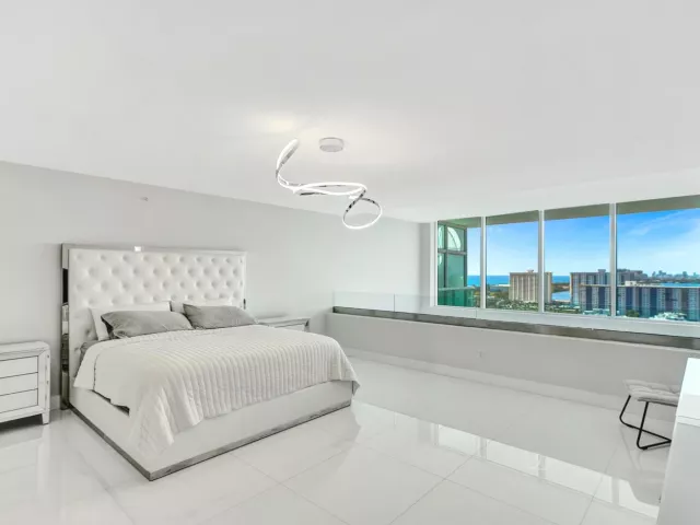 4-bedroom condo for sale in Sunny Isles Beach - 400 Sunny Isles Boulevard 2005 - MondialRealty
